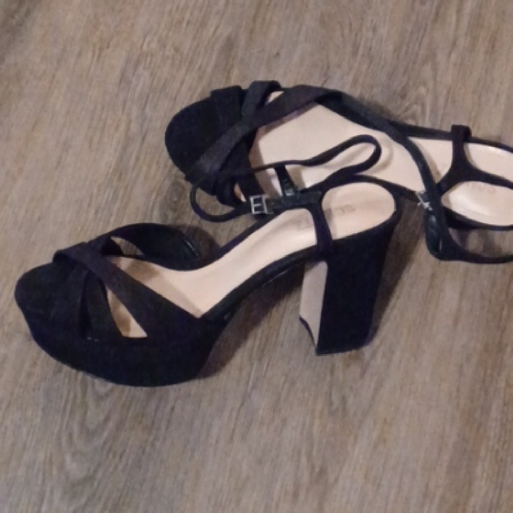 < Black Platform Sandals - image 1